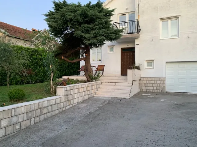 LUKS KUĆA ZA IZDAVANJE