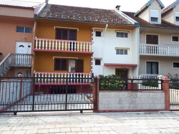 PRODAJEM KUCU - NIKSIC, Rudo polje
