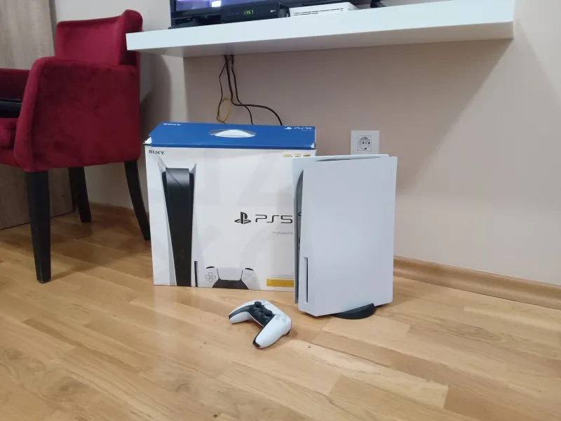 prodajem sony 5