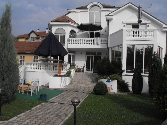 Kragujevac – na prodaju LUX kuca