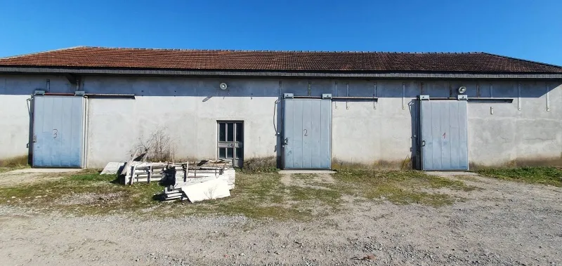 Iznajmljujem magacinski prostor 220m2, prilaz za sleper.