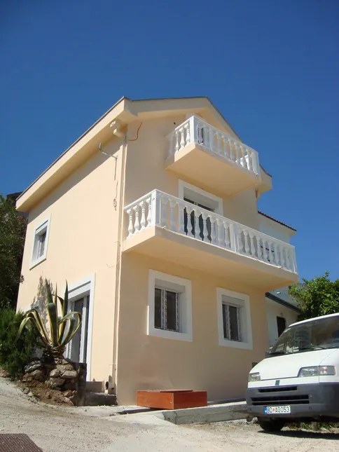 kuca Krasici 120 m od mora