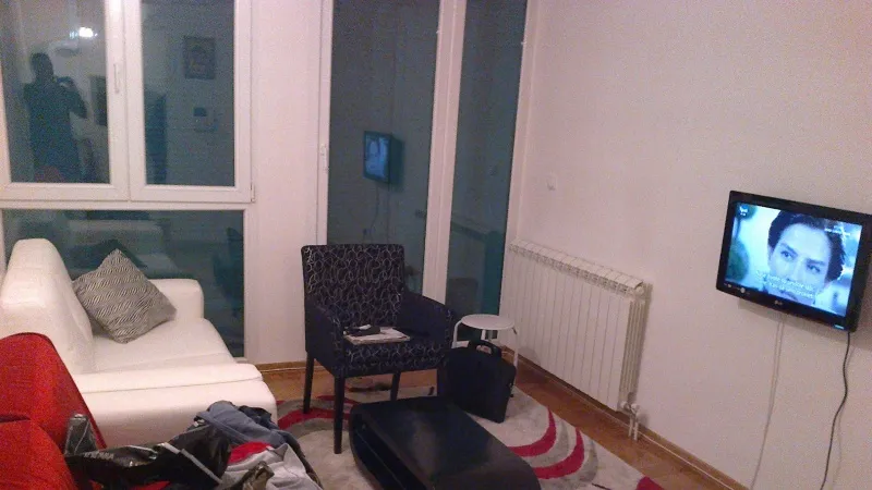 Prodajem potpuno opremljen, nekorišten, jednosoban stan 40m2 u centru Berana