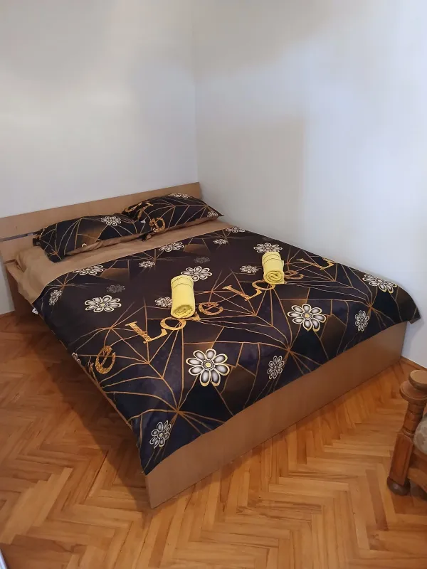 izdajem sobu studentkinji