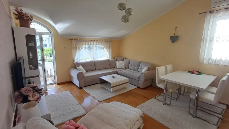 Na prodaju jednosoban stan u Baru
