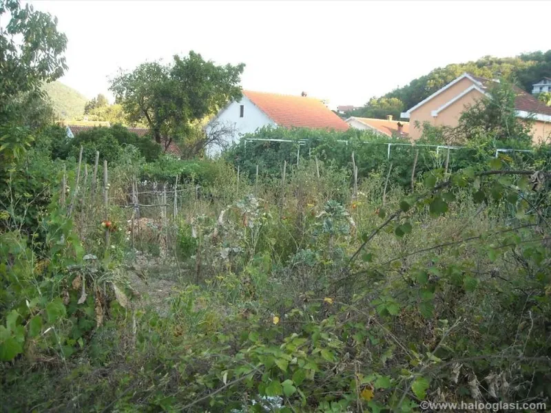 Prodajem plac u Kamenarima