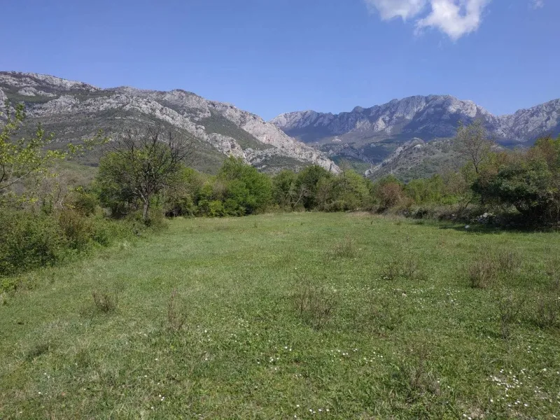 Prodajem placeve Bar-30e po kvadratu