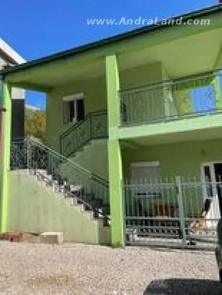 Prodaje se kuca u Baru.