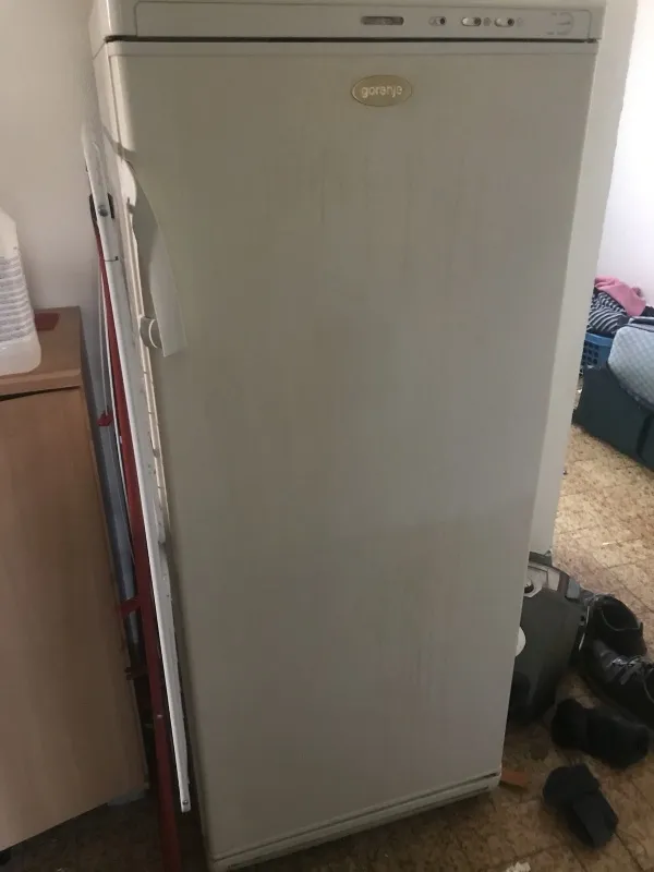 Prodajem zamrzivač ispravan