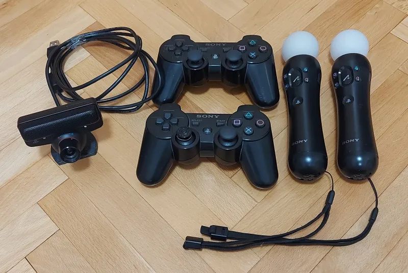 Prodajem Sony PlayStation 3 Super Slim