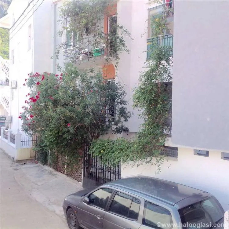 Vrlo povoljno izdajem studio apartmane u Canju 400m od mora