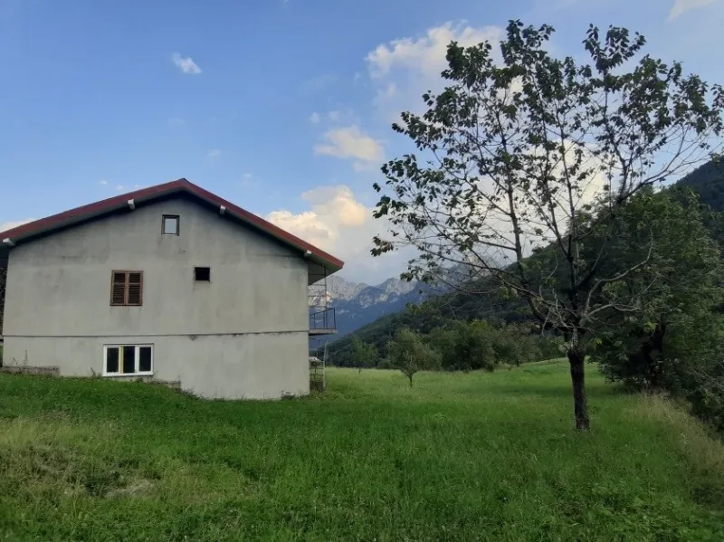 Povoljno prodajem kucu sa imanjem