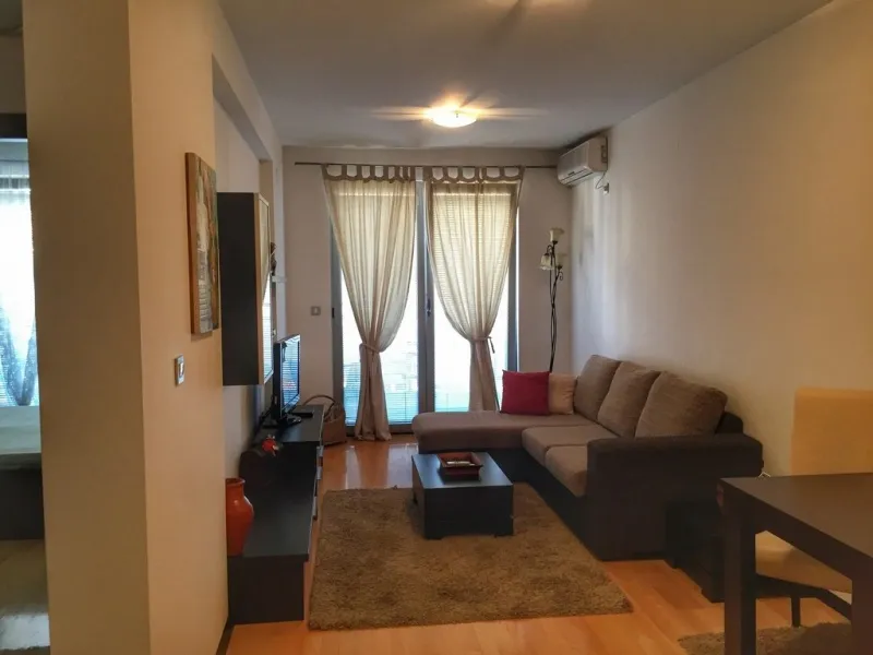 Izdaje se na godisnjem nivou odlican jednosoban stan u Budvi (naselje Rozino)