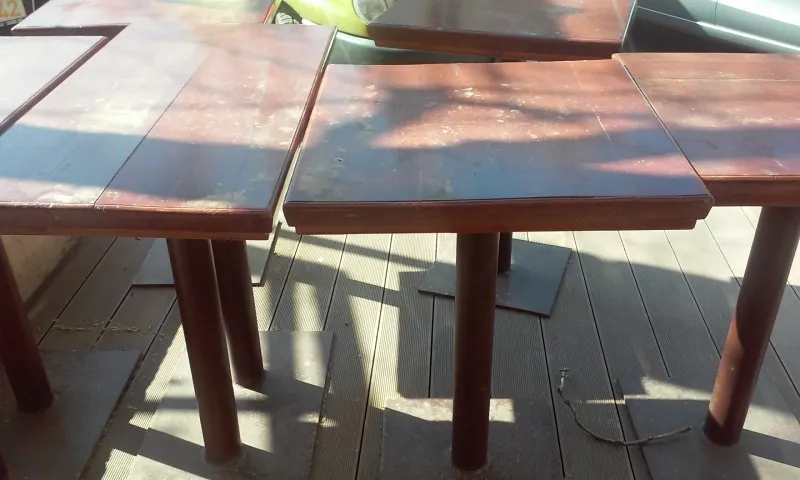 Drveni stolovi i stolice za baste 