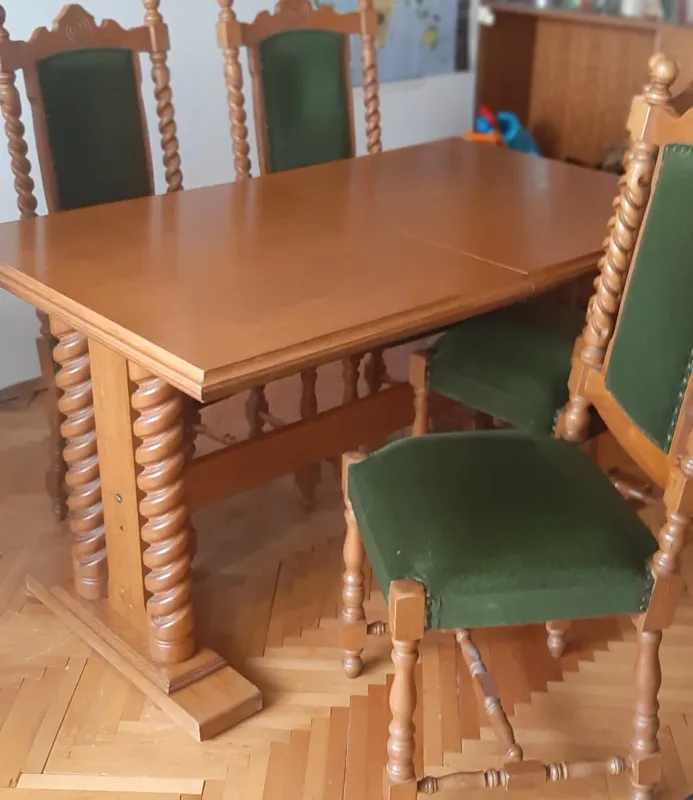 Trpezarisjki sto i stolice