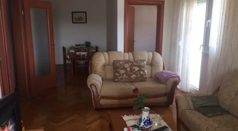 Prodaje se stan u centru Bara