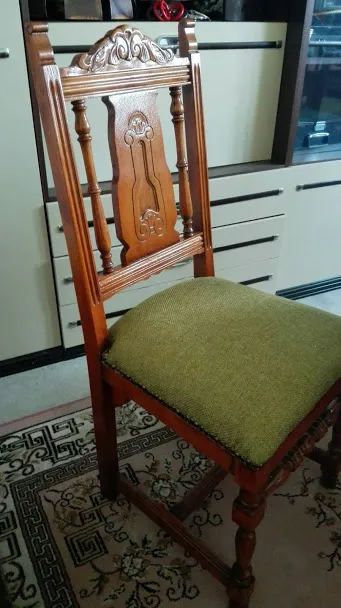 Trpezarijski sto sa 6 stolica