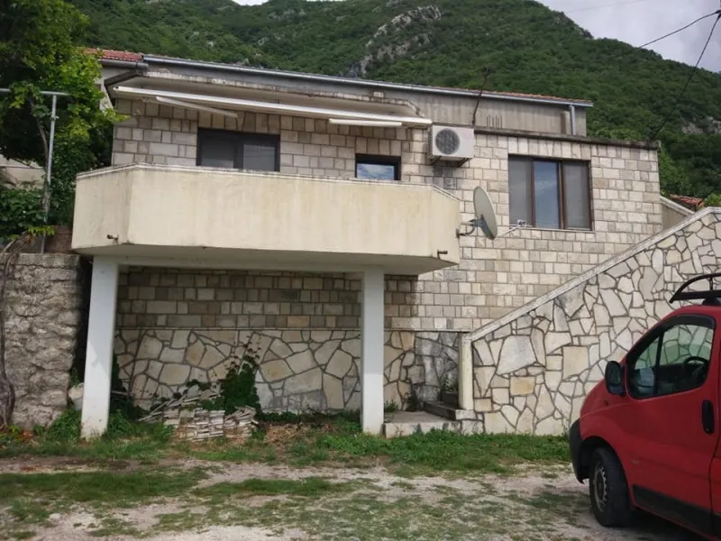 Imanje sa novom kucom i ogromnim placem u Bratesicima