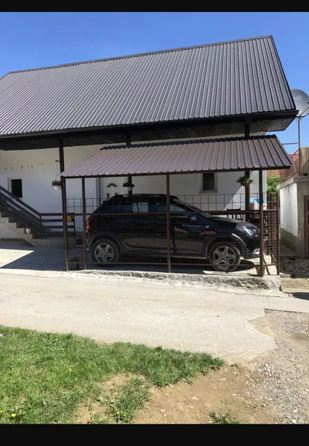 Prodajem kucu sa kafanom Bijelo Polje