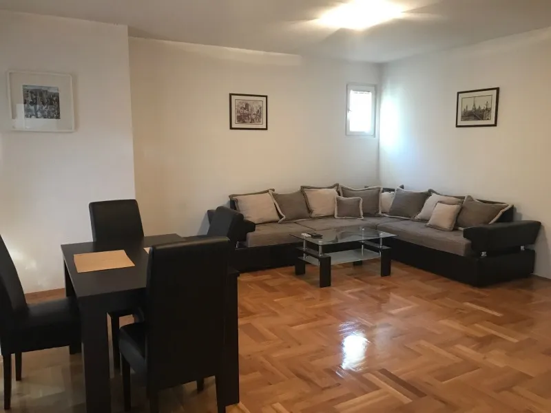Izdajem  jednosoban stan u Momisicima, blizu Pravnog i Ekonomskog fakulteta