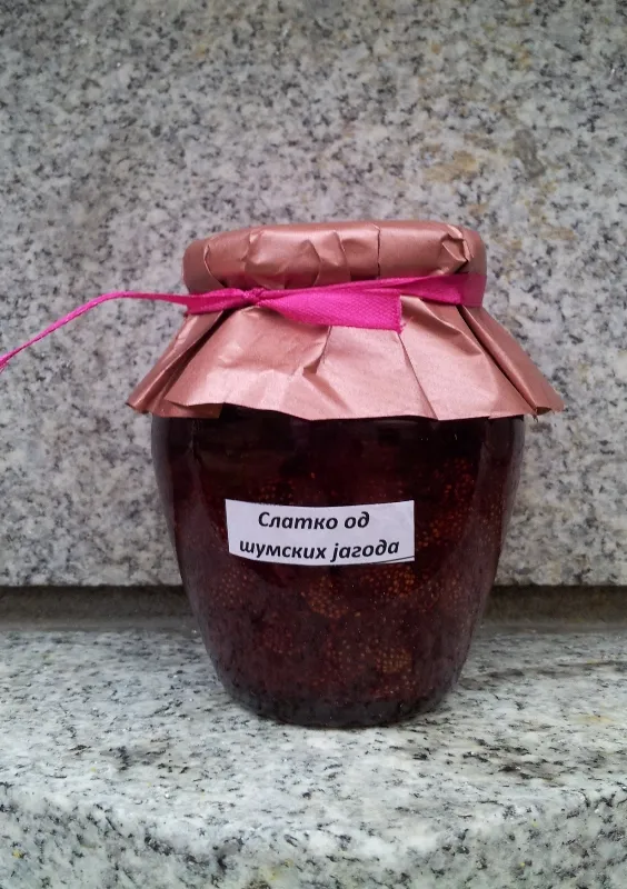 Slatko od sumskih jagoda