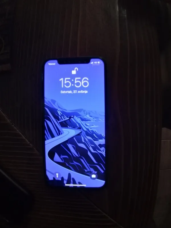 Prodajem iPhone X 64GB bez ogrebotine
