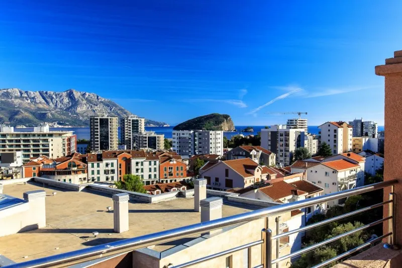 Prodaje se duplex trosoban stan u Budvi u naselju Babin Do