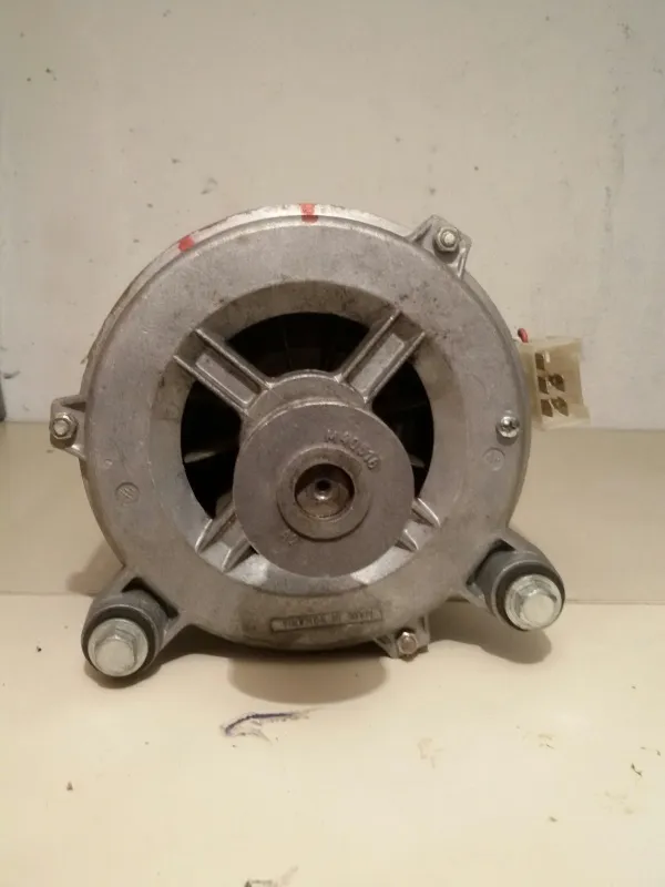 prodajem motor vešmašine