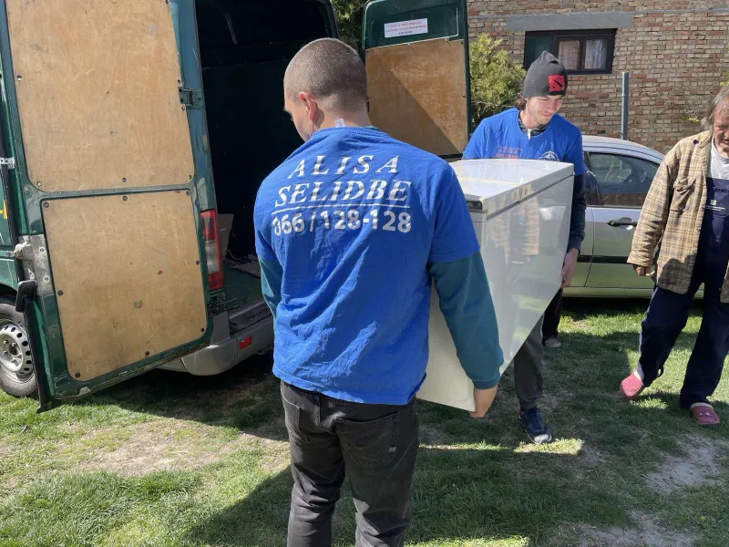 Kompletan radnik za selidbe  potreban. 