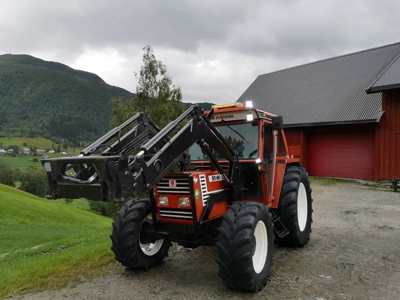 Traktor Fiat 85-90 Turbo dt