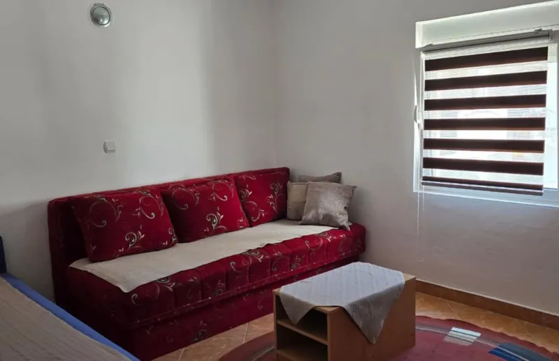 Na prodaju garsonjera u Ulcinju