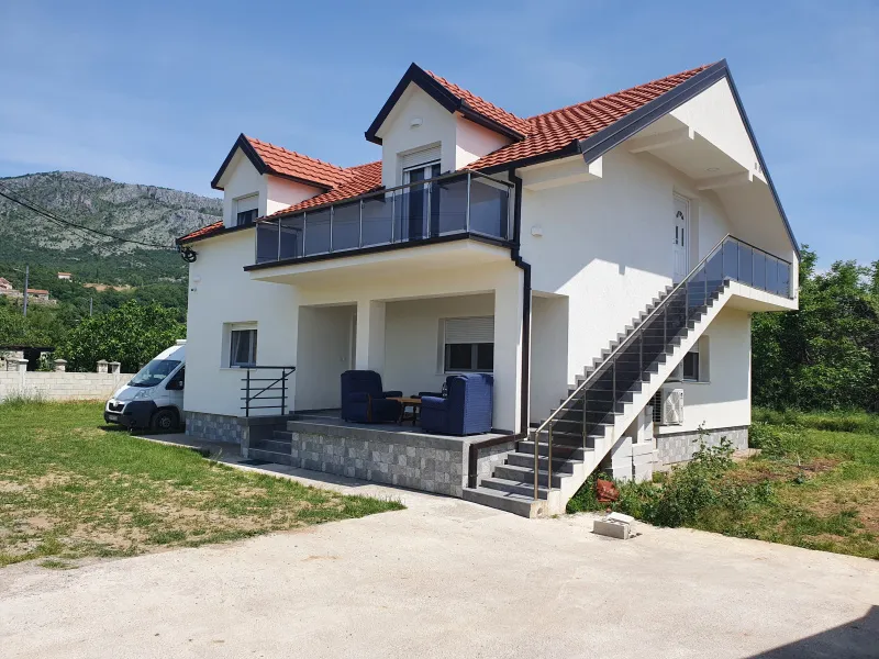 Potrebna negovateljica