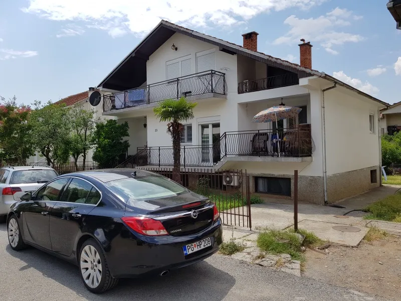 Prodajem kucu na Starom Aerodromu 220 m2