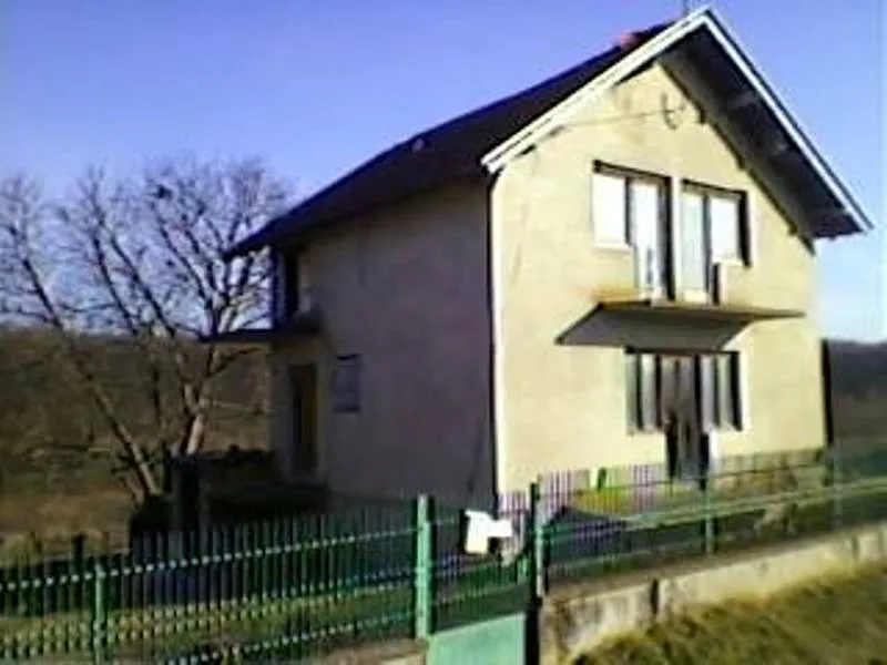 Dve kuce na prodaju – POVOLJNO !!