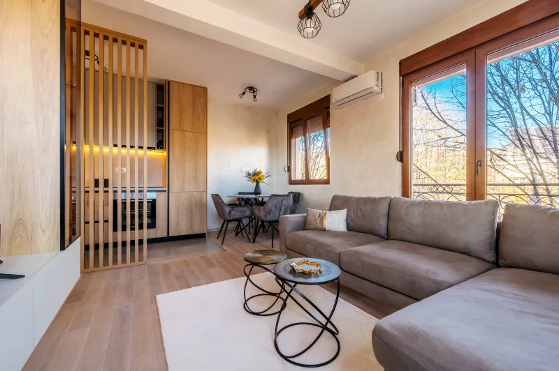 Izdajem lux stan - Cetinje