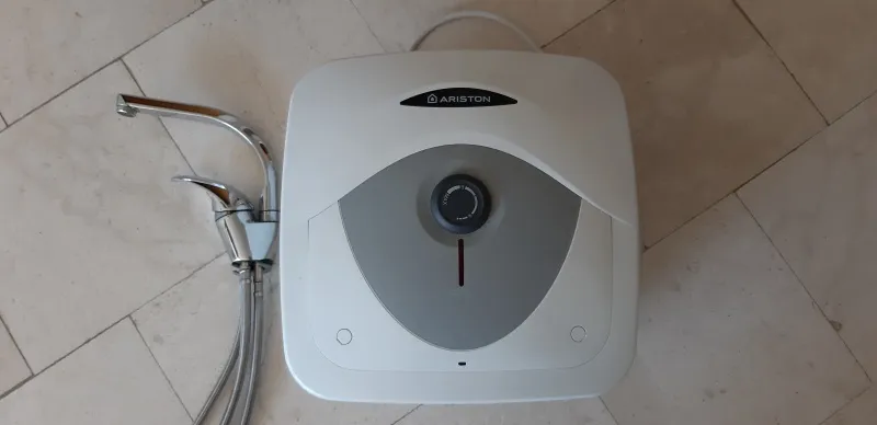 Ariston protocni bojler i baterija