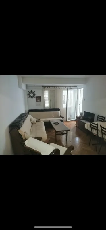 Izdajem jednosoban namjescen stan u Budvi blizu gornje pumpe, 45 m2, 200 eura, s