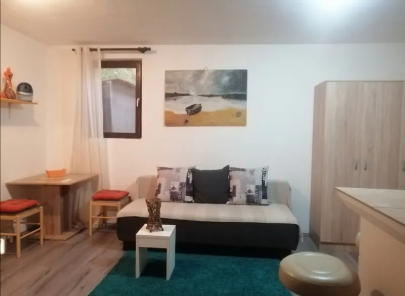 Izdajem stan od 38m2 u Budvi preko cjele godine