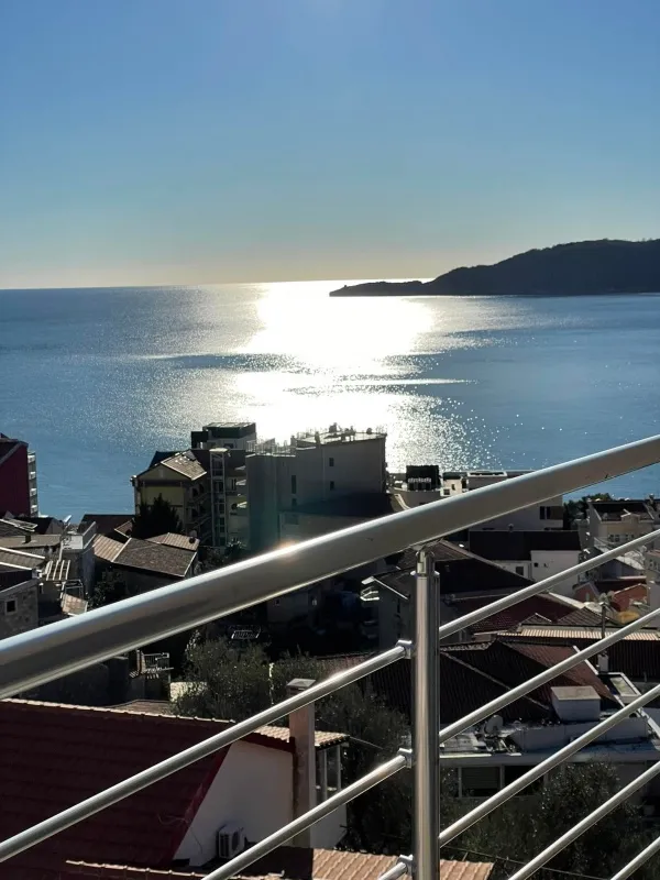DVOSOBAN STAN SA POGLEDOM NA MORE - Rafailovici
