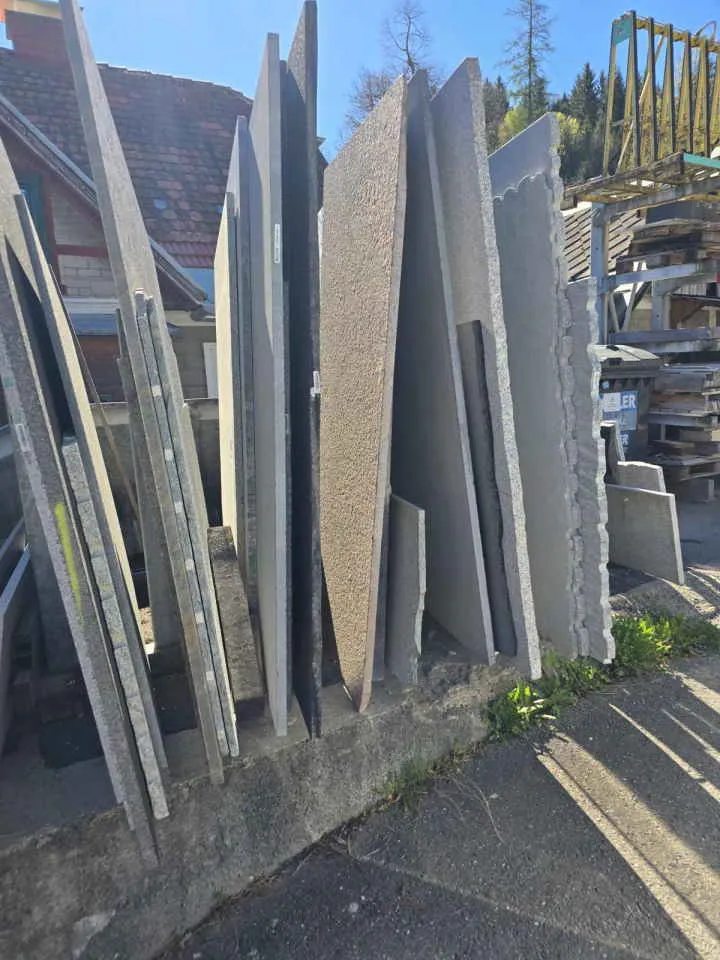 Prodajem vecu kolicinu poliranih  granitnih ploca 2cm 3cm dosta  alata, freza,