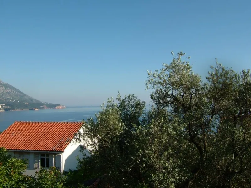 Prodaje se mini-hotel u Becicima (5 minuta hoda do mora)