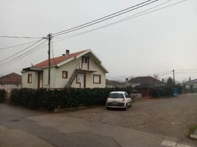 Prodajem kucu na Koniku-Podgorica