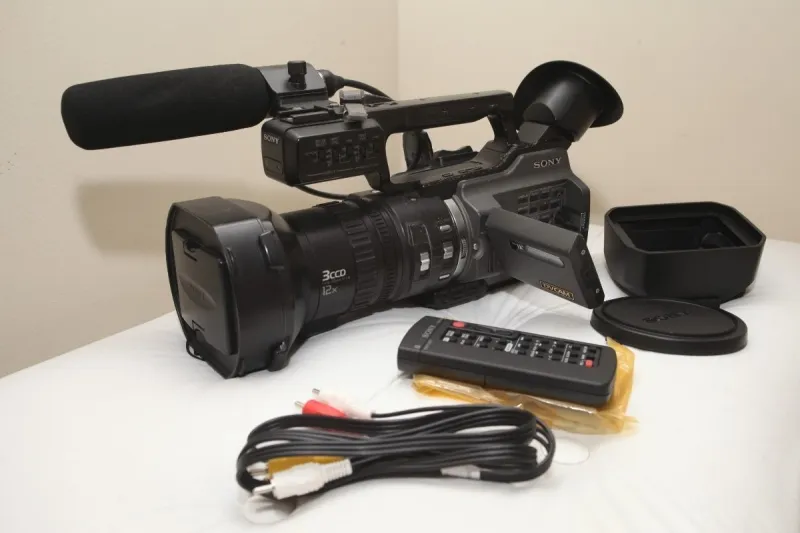 Prodajem Sony PD-170P
