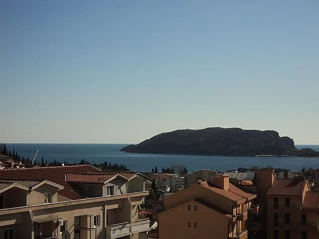 Prodajem dvosoban stan, Budva