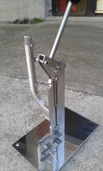 Klipsarica, Masina za zatvaranje suhomesnatih proizvoda i druge ambalaze 