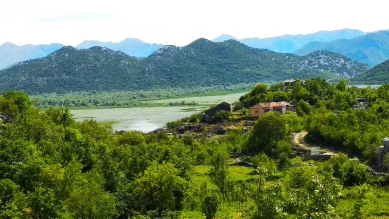 Prodajem zemljiste Skadarsko Jezero