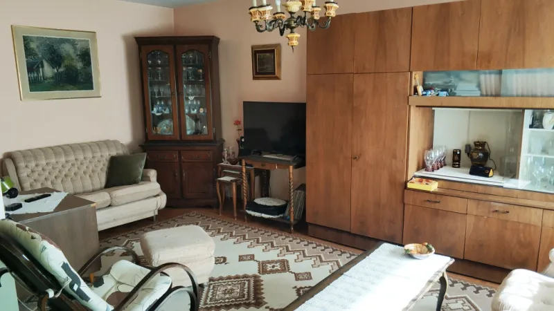 Prodajem dvosoban stan 61 m2 u ulici Branka Radičevića br.17- "Dekanske baste"
