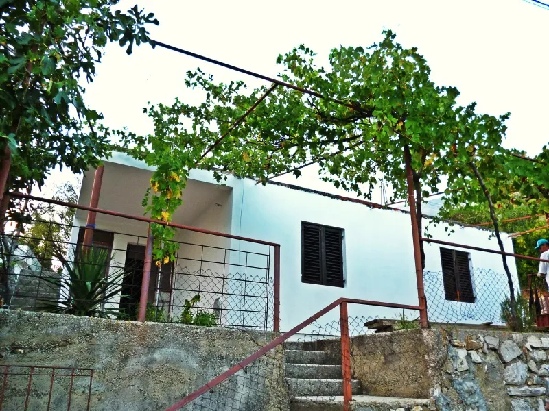 PRODAJEM KUCU - SUTOMORE