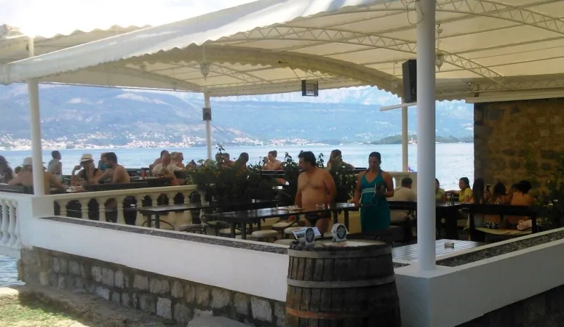 Rad u piceriji/resotranu u Krašićima kod Tivta
