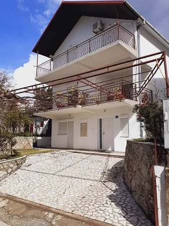 Izdajem 2 apartmana Šušanj-Bar